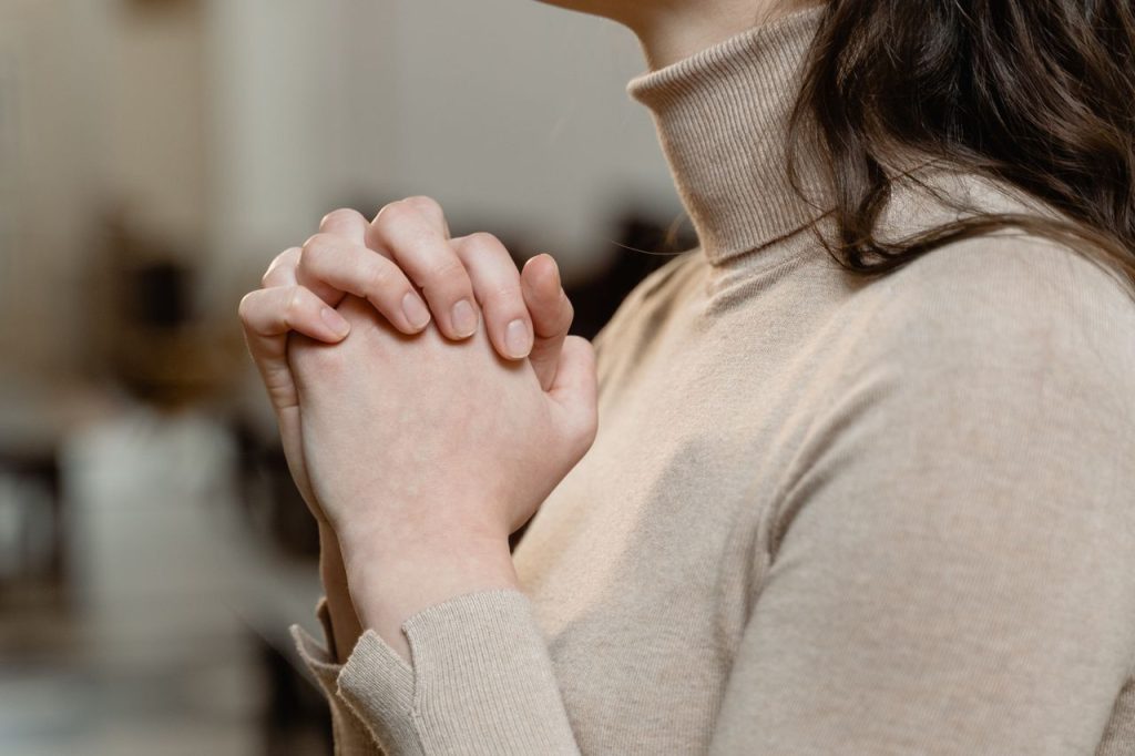 woman praying